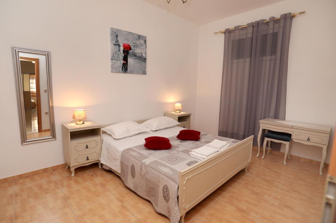 Vila Kuzmanic Trogir Eksteriør billede